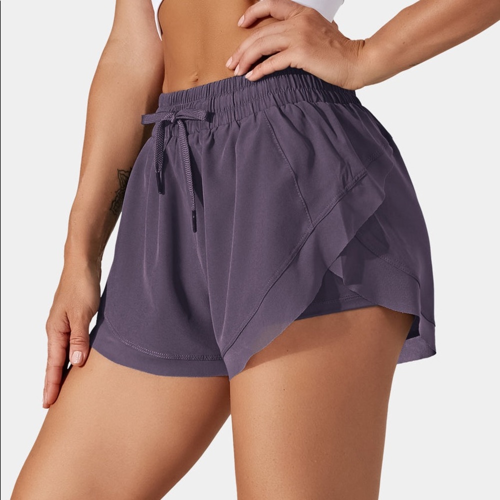NWT Halara Drawstring Contrast Mesh Workout Shorts with built in liner shorts.